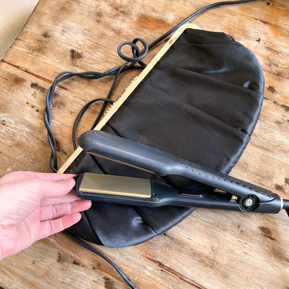 ghd Black and Gold Hair Straightener with heat resistant GHD travel/Carry Pouch